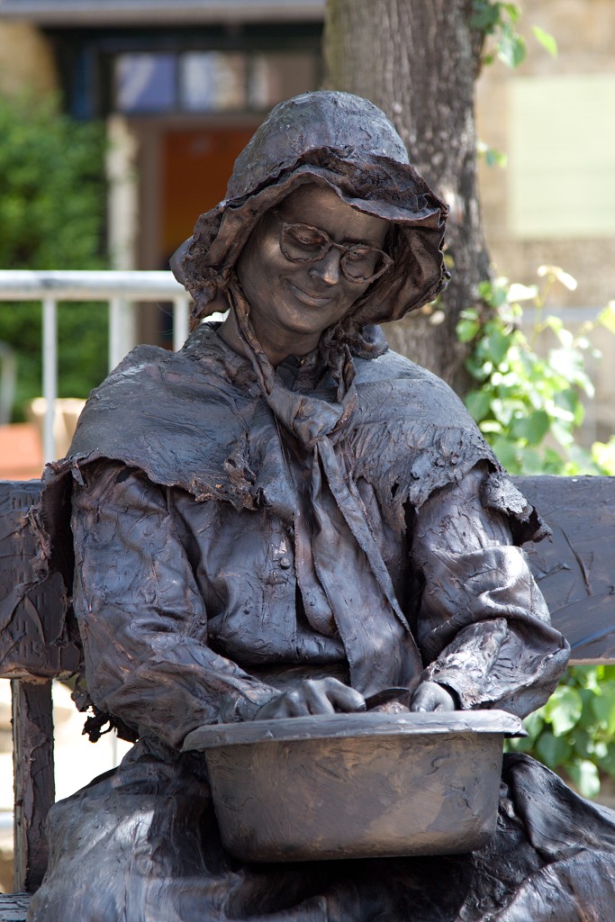 valkenburg living statue levend standbeeld evenement event festival festiviteit kunst art straatkunst streetart artiest beeld beeldhouwwerk